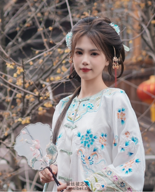 楚楚动人蚕花姑娘 孙 奕