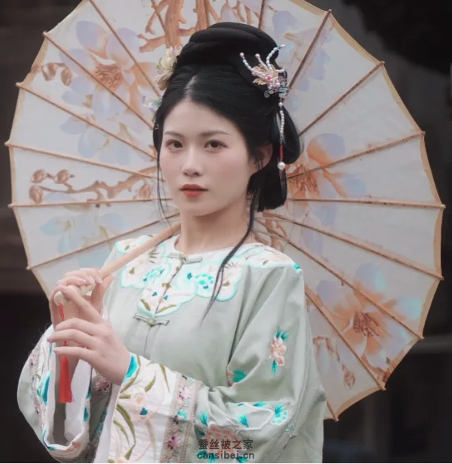 翩跹若蝶蚕花姑娘 蔡诗羽