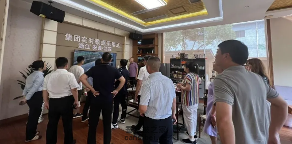 中纺协丝专委组织来桐乡考察蚕丝被供应链